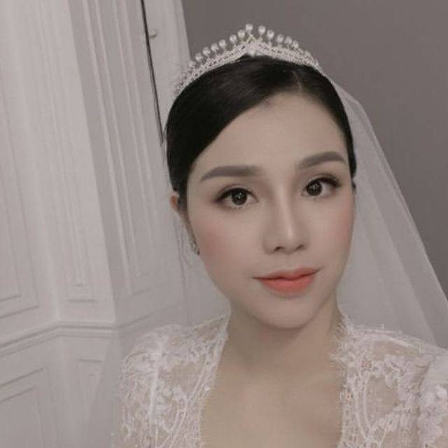 Cô dâu Khánh Linh xinh đẹp rạng ngời