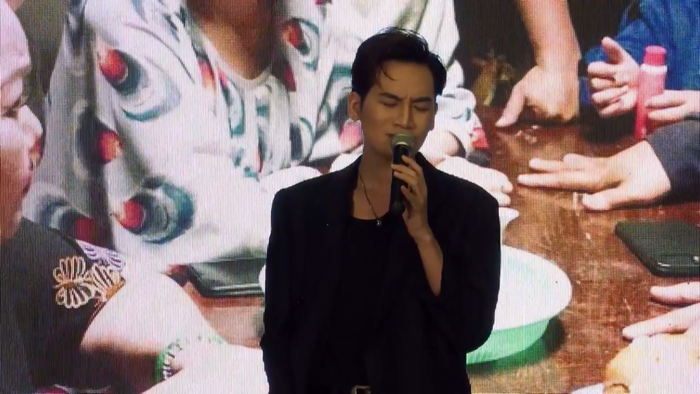 Ali Hoàng Dương.