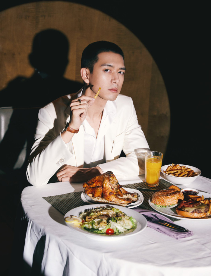 Cận cảnh nhan sắc Dương Mịch, Angela Baby, Dương Dương và loạt sao tại 'GQ Men Of The Year Awards 2020' Ảnh 48