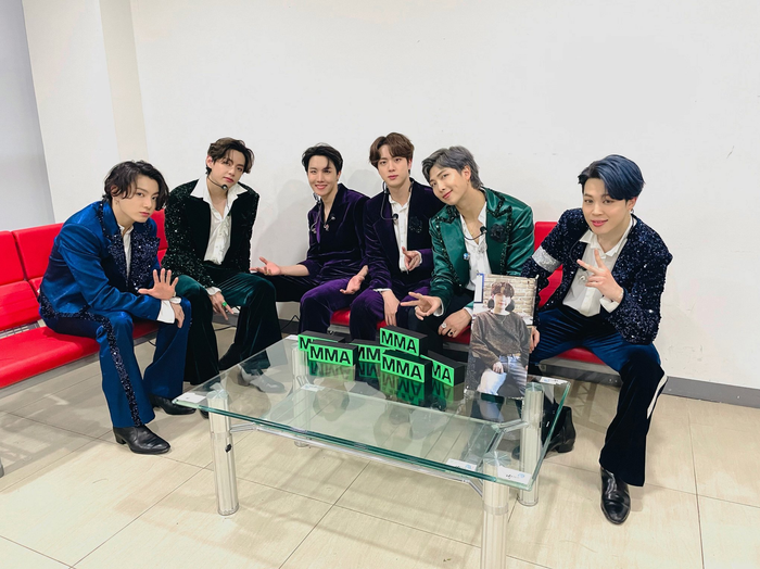 Giải thưởng mang đậm tính bình chọn từ người hâm mộ là Sự lựa chọn của cộng đồng mạng cũng thuộc về BTS.