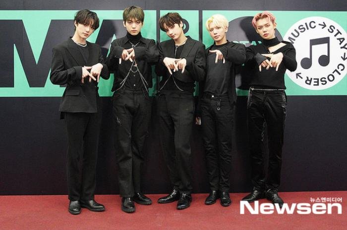 Siêu thảm đỏ 'MMA 2020': Dàn nam thần BTS đẹp 'lấn áp' Monsta X và TXT Ảnh 8