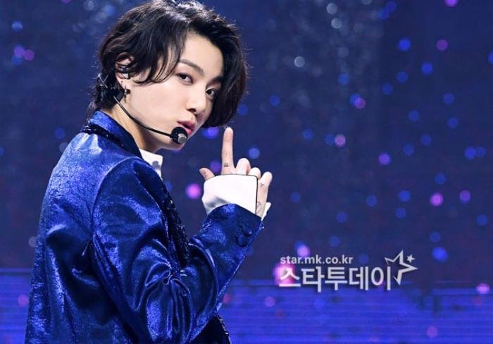 BTS ẵm 6 giải lớn, bùng nổ sân khấu 'MMA 2020': Jungkook 'biến thiên' ngoạn mục! Ảnh 31