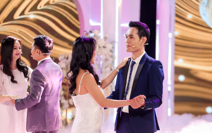 Chân Ái tập 12: Tưởng đã 'chốt kèo' với gái xinh, nam diễn viên đổi ý khiến cả trường quay ngỡ ngàng Ảnh 2