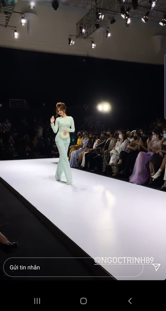Ngọc Trinh mặc áo bà ba xuyên thấu, catwalk điên đảo tái xuất sàn runway Ảnh 2