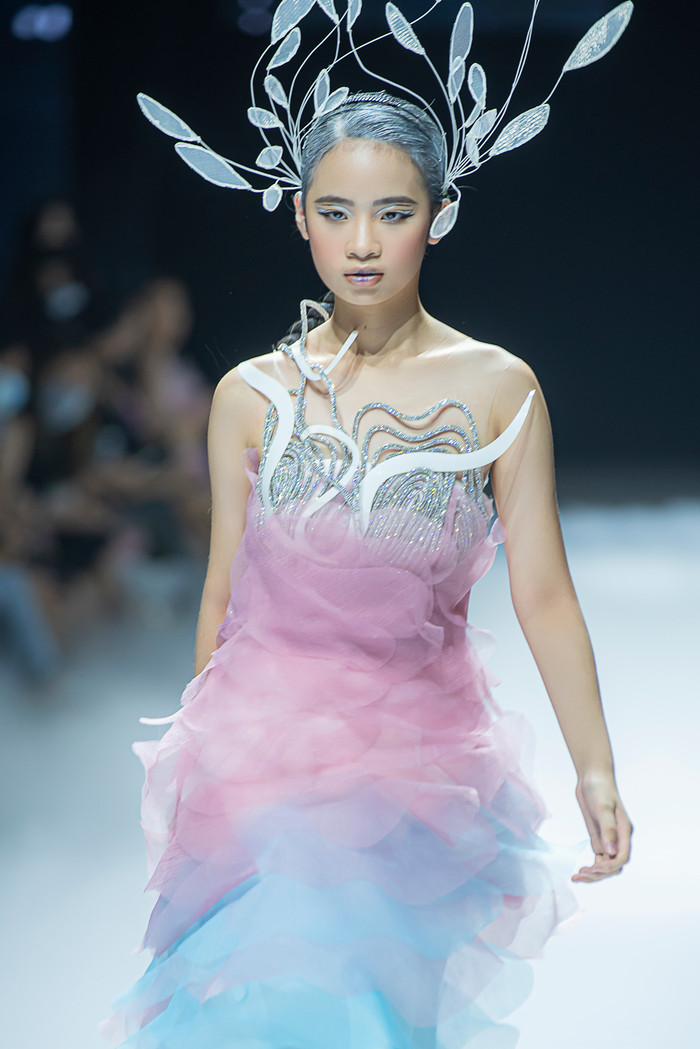 Mẫu nhí biến hóa đa sắc màu, liên tục 'cân trọn' vị trí first face Ảnh 8