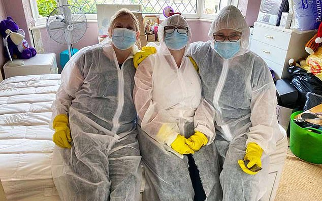 Phát hiện cụ bà không bỏ thùng rác ra ngoài, hàng xóm 'nổi hết da gà' khi nhìn vào trong nhà Ảnh 2