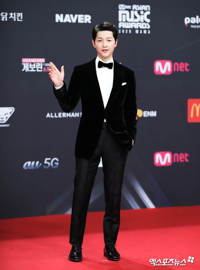 'MAMA 2020': Song Joong Ki rạng rỡ trên thảm đỏ cùng TWICE - GOT7, Jessi khoe vòng ba phản cảm Ảnh 46