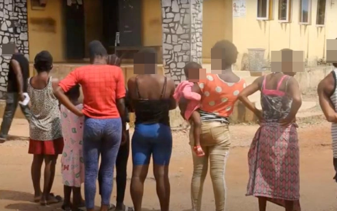 'Lò sản xuất trẻ em'- nơi phụ nữ bị ép sinh con để bọn buôn người rao bán Ảnh 2