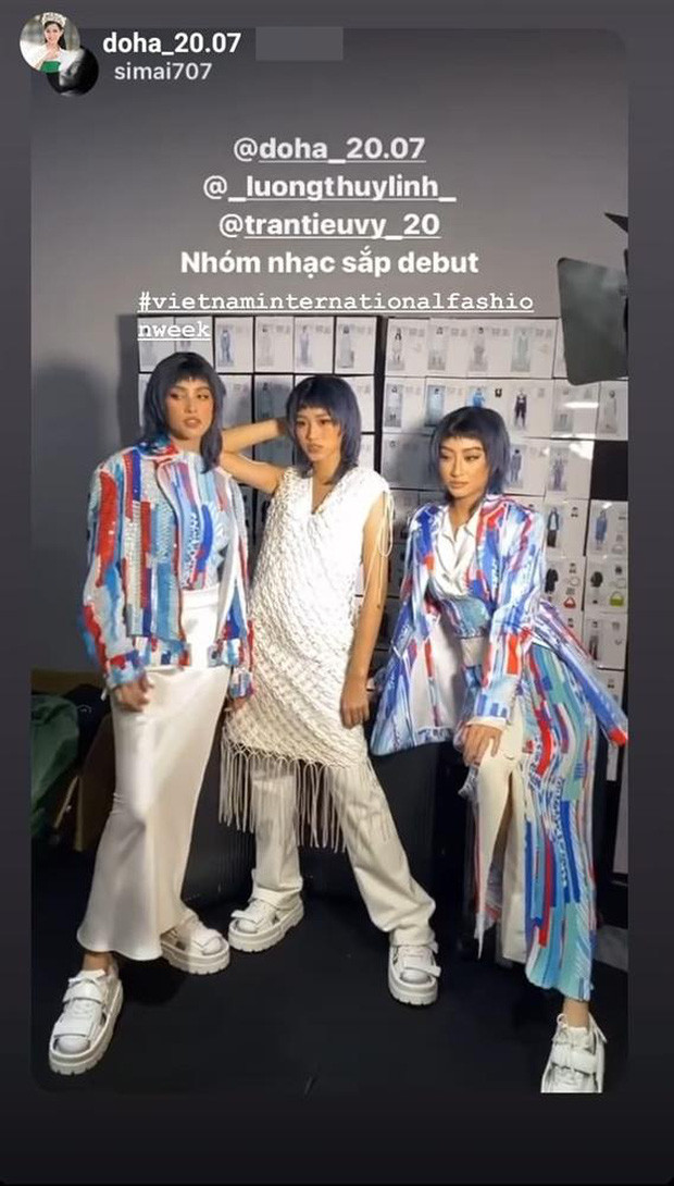 Một khoảnh khắc khác ghi lại cho thấy Lương Thuỳ Linh dù ngồi trên ghế tạo dáng nhưng cũng cao gần bằng Đỗ Thị Hà