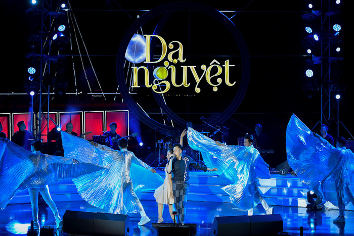 Dương Triệu Vũ bật khóc, cùng anh trai Hoài Linh hát tặng bố mẹ trong liveshow 'Dạ Nguyệt' Ảnh 29