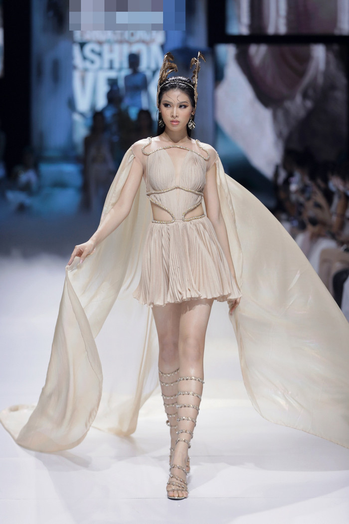 Đỗ Mỹ Linh diện váy 40 kg, đọ sắc cùng Đỗ Thị Hà, Phương Anh, Ngọc Thảo Ảnh 6