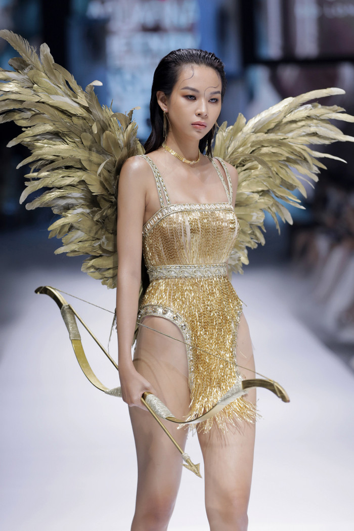 Đỗ Mỹ Linh diện váy 40 kg, đọ sắc cùng Đỗ Thị Hà, Phương Anh, Ngọc Thảo Ảnh 8