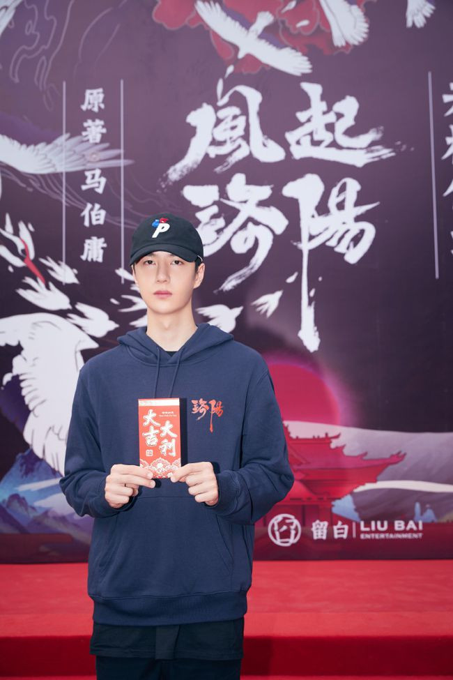 Trở thành Nam thần của 'Đêm hội gào thét' nhưng Vương Nhất Bác không thể đem giải về nhà Ảnh 5