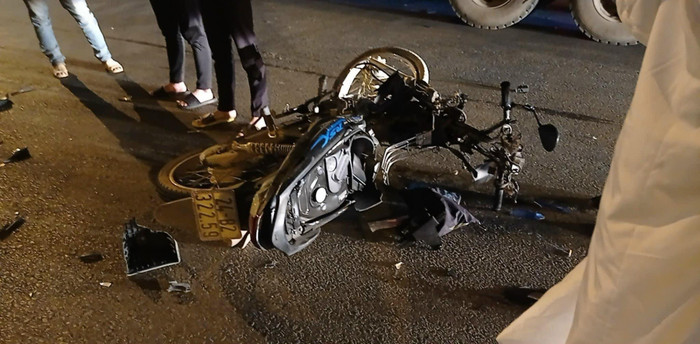 3 người ngồi trên xe máy thương vong sau vụ tai nạn. 