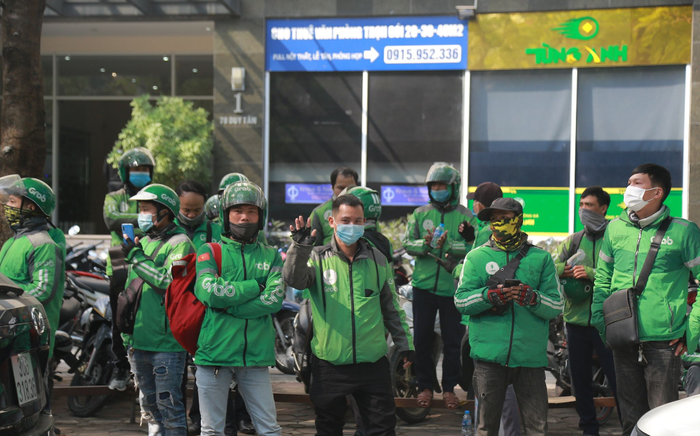 Hàng trăm tài xế Grab tắt app, đình tài phản ứng việc Grab tăng giá cước Ảnh 2