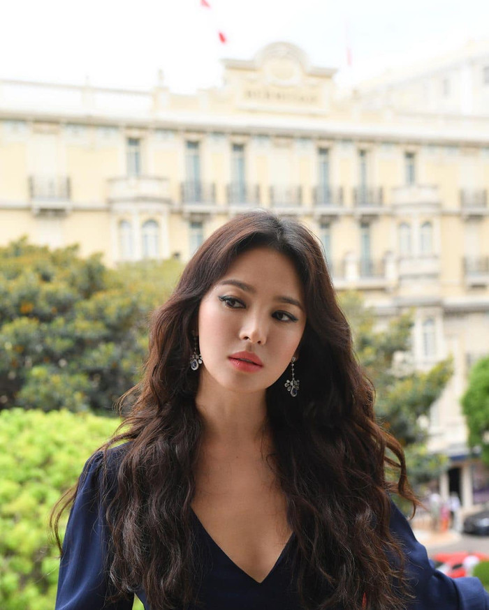 Song Hye Kyo là ngôi sao Châu Á được hãng trang sức chọn mặt gửi vàng 