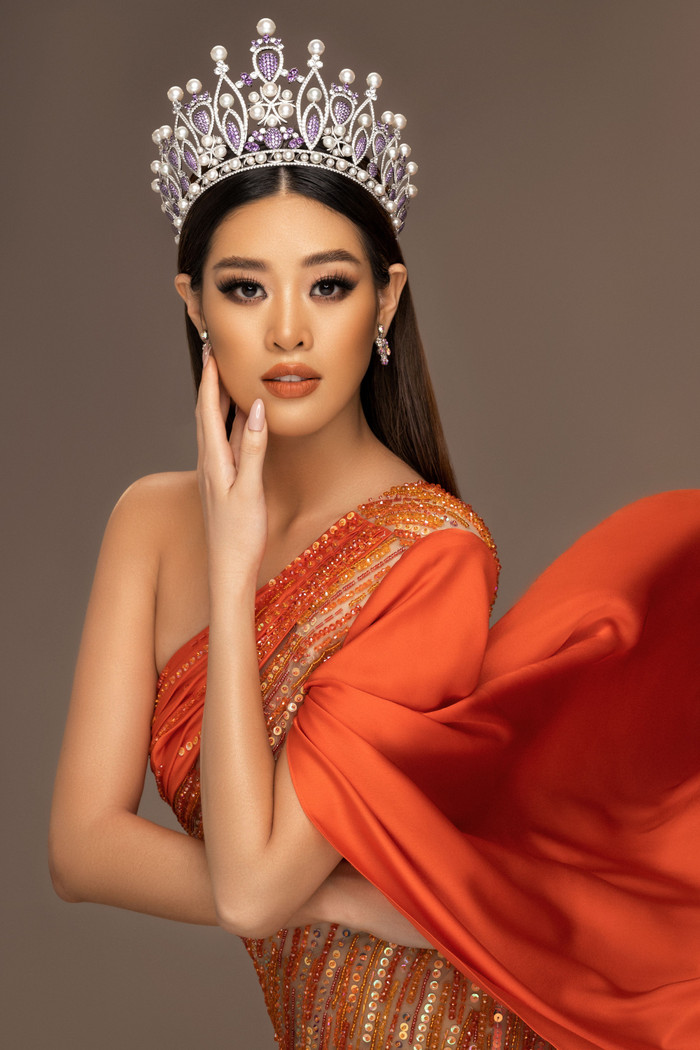 5 bộ ảnh Khánh Vân đội vương miện đẹp chuẩn nữ hoàng: Mang layout xuất sắc nào đến Miss Universe? Ảnh 19