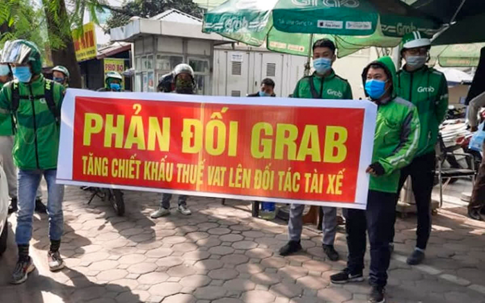 Hàng trăm tài xế đình công, tập trung trước trụ sở để phản đối việc tăng chiết khấu: Grab nói gì? Ảnh 2