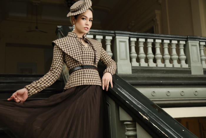 Nhật Kim Anh hóa quý cô nước Anh sang chảnh, tất bật với công việc hậu phẫu thuật thanh quản Ảnh 3