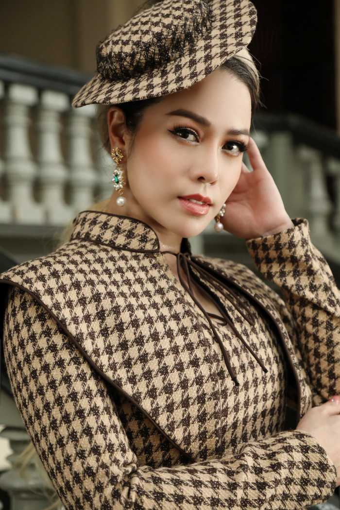 Nhật Kim Anh hóa quý cô nước Anh sang chảnh, tất bật với công việc hậu phẫu thuật thanh quản Ảnh 7