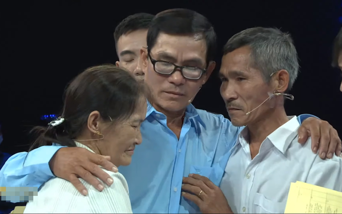 Rơi nước mắt với cuộc đoàn tụ của 3 chị em cô nhi lạc nhau 48 năm Ảnh 2