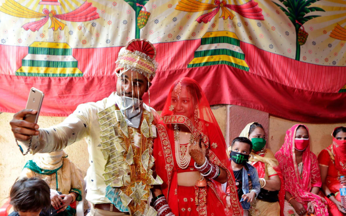 Những đám cưới siêu hoành tráng 'phá sản' vì đại dịch Covid-19 Ảnh 2