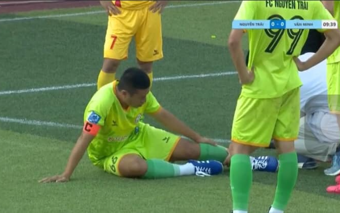 Đội trưởng CLB TPHCM đá phủi, tại sao bị chấn thương? Ảnh 2
