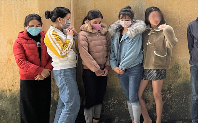 Bắt quả tang 11 đối tượng sử dụng ma túy bên trong quán karaoke Ảnh 2