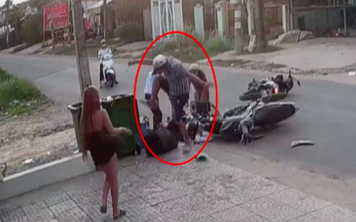 Kẻ đá liên tiếp vào mặt nữ sinh sau va chạm giao thông gây phẫn nộ có thể bị phạt tù Ảnh 2