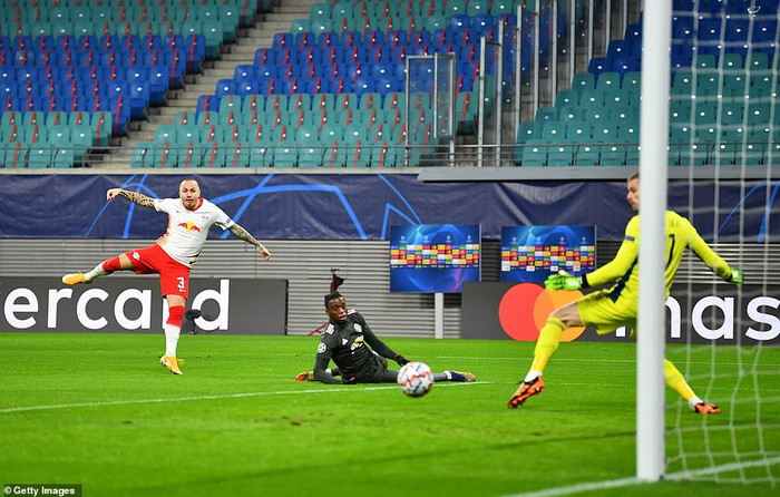 Mùa này, Quỷ đỏ vốn chơi cực hay trên sân khách, nên thầy trò HLV Solskjaer tràn đầy tự tin sẽ hoàn thành mục tiêu. Nhưng ngay phút thứ 2, lưới của De Gea đã phải rung lên sau cú dứt điểm của Angelino.