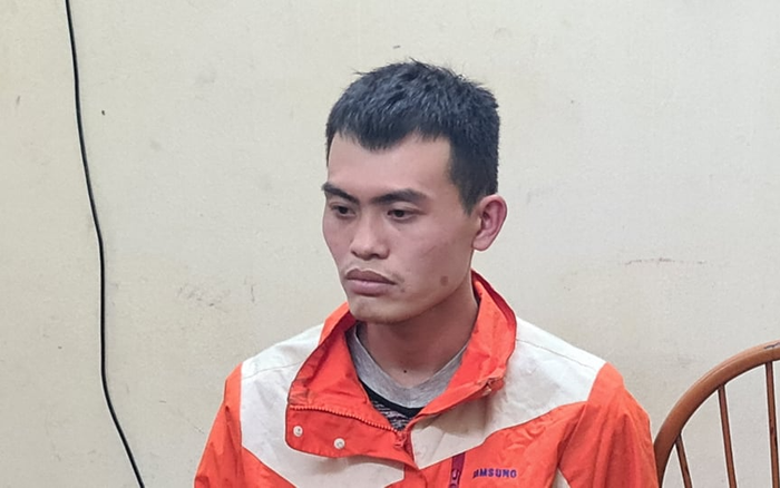 Khởi tố vụ cầm dao đâm bảo vệ cửa hàng Thế giới di động trọng thương, cướp 10 điện thoại Ảnh 2