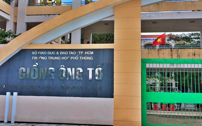 2 nam sinh lớp 12 THPT Giồng Ông Tố đặt máy quay lén trong nhà vệ sinh nữ bị tạm dừng học tập 1 năm Ảnh 2