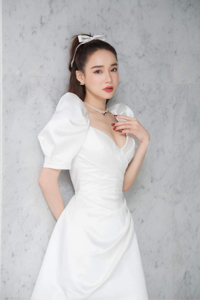 Nếu nói, Nhã Phương như một nàng công chúa bước ra từ những câu chuyện cổ tích thì chắc cũng chẳng sai. 