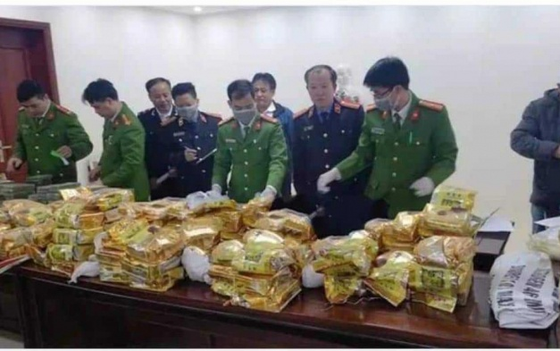 Thu 8 bao tải chứa hàng trăm kg chất nghi ma túy Ảnh 2