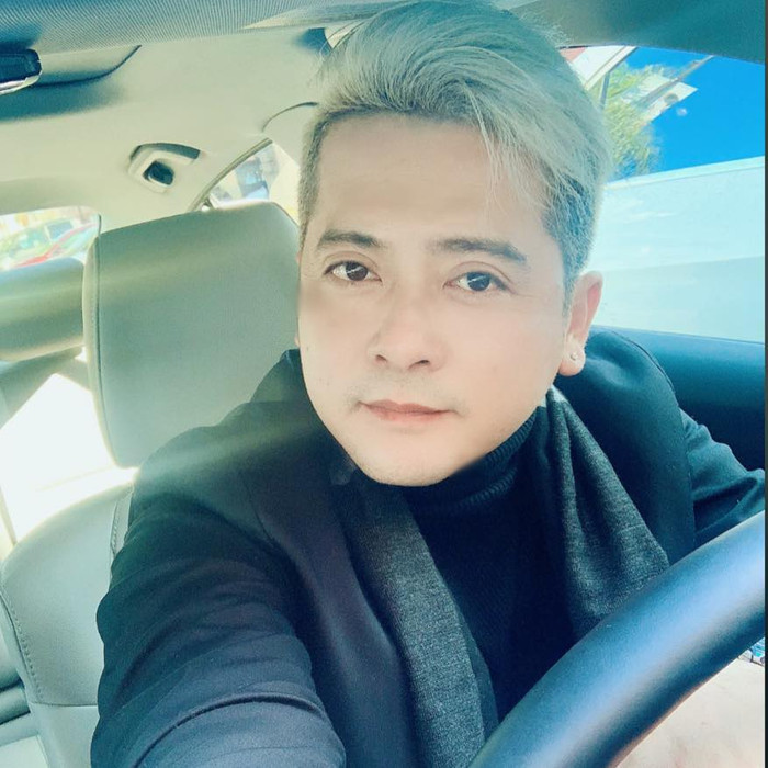 Trước đó, Hoàng Anh từng cho biết anh cảm thấy mình ngày càng bị ngộp thở trong căn nhà của chính mình và vì sợ không chịu nổi nữa nên anh đã quyết định đến văn phòng luật sư để làm đơn li dị đơn phương