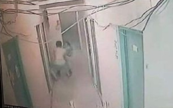 2 gã đồng nghiệp định giở trò đồi bại, cách giải quyết của mẹ đơn thân khiến nhiều người 'choáng váng' Ảnh 2