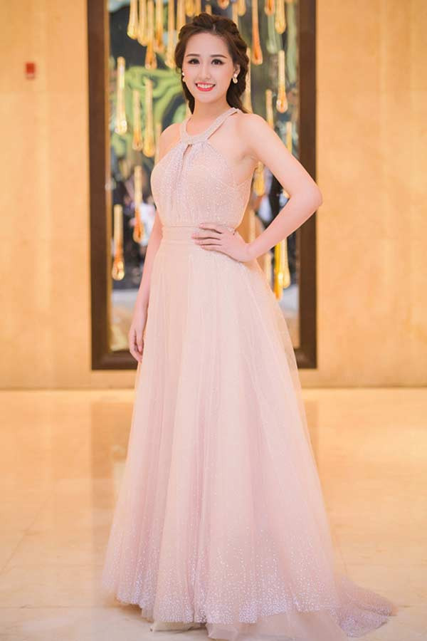 Chính Mai Phương Thúy cũng từng lên tiếng thừa nhận mình ăn mặc sai dress code khi tham dự buổi tiệc đậm phong cách thập niện 20 này 