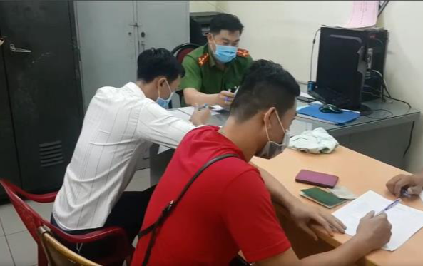 Vụ 33 gã đàn ông quan hệ đồng tính trong tiệm massage: 1 tuần 3 'lễ hội', thu lợi nhuận 4 - 10 triệu/ngày Ảnh 2