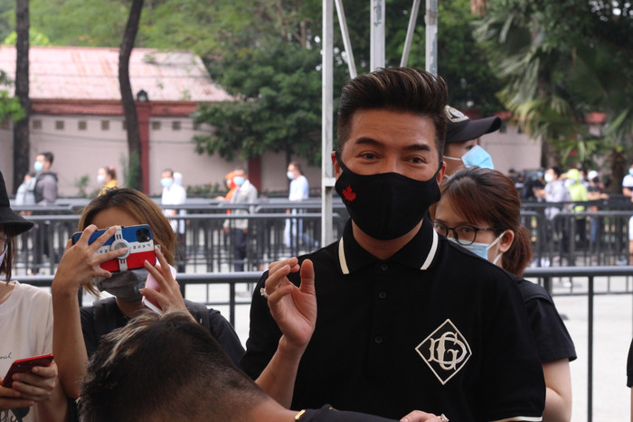 Đàm Vĩnh Hưng xúc động tại lễ viếng cố nghệ sĩ Chí Tài: 'Anh Hoài Linh quỳ trả lễ dù sức khỏe rất yếu' Ảnh 1