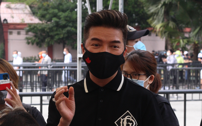 Đàm Vĩnh Hưng xúc động tại lễ viếng cố nghệ sĩ Chí Tài: 'Anh Hoài Linh quỳ trả lễ dù sức khỏe rất yếu' Ảnh 2