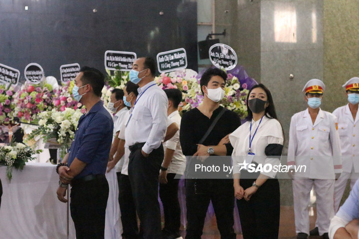 NSƯT Hoài Linh bố trí không gian lễ viếng cố nghệ sĩ Chí Tài: Trang trọng và đầy ắp kỷ niệm! Ảnh 6