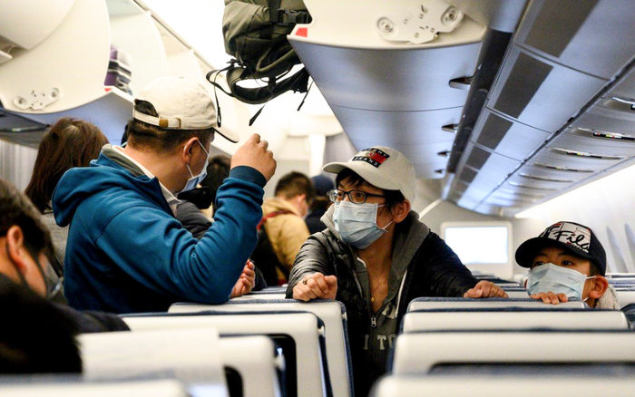 Không đeo khẩu trang khi đi máy bay bị phạt tới 3 triệu đồng Ảnh 2
