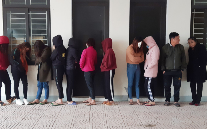 Phát hiện 2 chủ nhà nghỉ chứa gái mại dâm, mỗi lượt 'hành nghề' nhận thù lao 100.000 đồng Ảnh 2