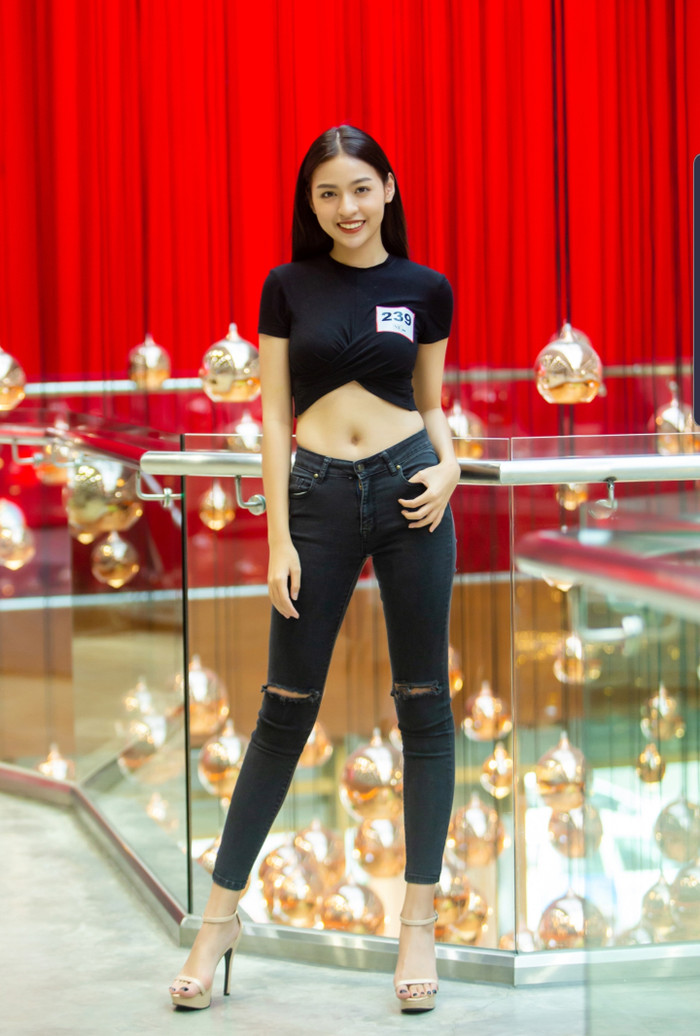 Từng bị nhiều lời bình luận về vóc dáng không được như trên clip, nay nàng hot girl đã có sự thay đổi ngoạn mục. 