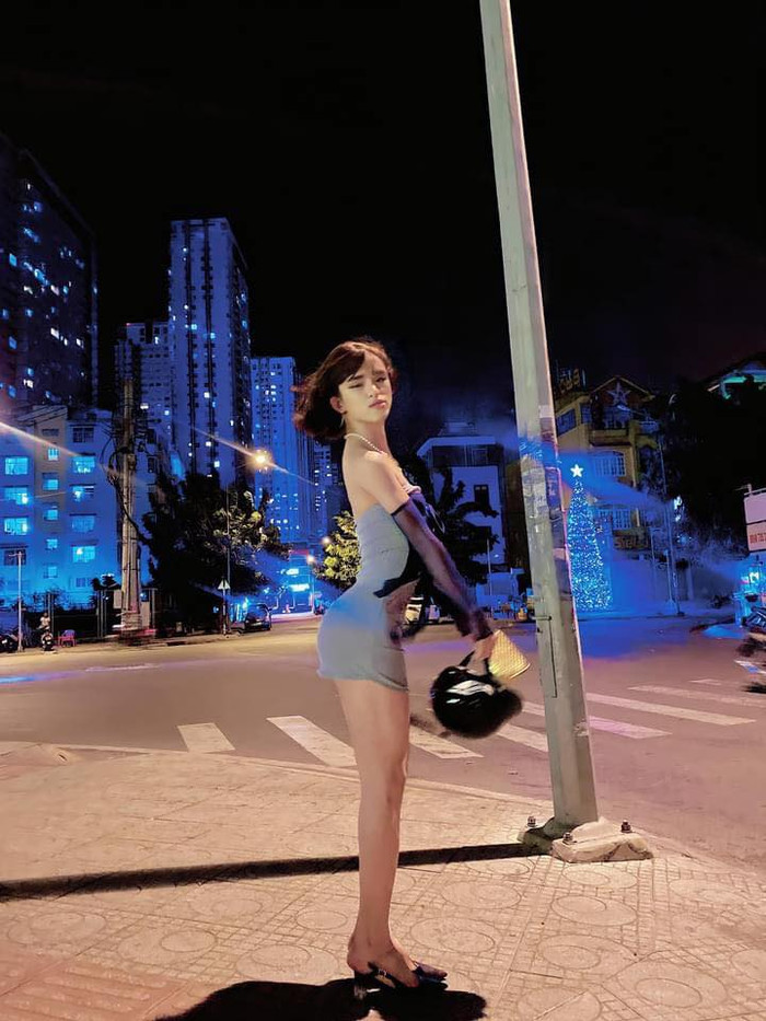 'Hiện tượng mạng' Trần Đức Bo mặc váy, tạo dáng hớ hênh giữa đường khiến dân mạng phẫn nộ Ảnh 6