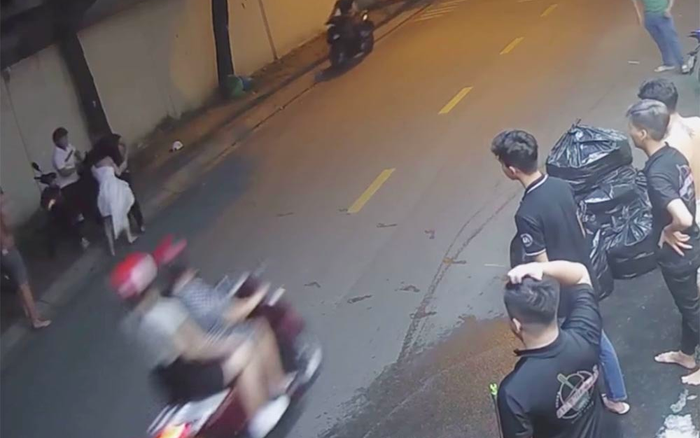 Clip: Nam thanh niên đánh đập dã man cô gái ngay trên đường, dọa hành hung người can ngăn Ảnh 2