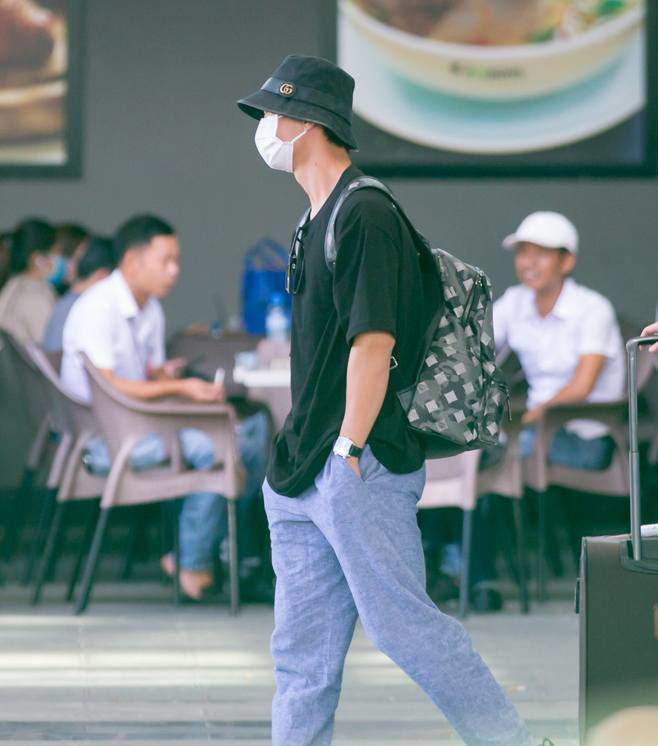 Đây là phong cách được anh chàng ưu ái trong thời gian này. 