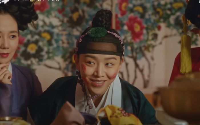 'Mr. Queen': Shin Hye Sun bất lực vì 'yếu sinh lý' giữa dàn hoa đẹp ở kỹ viện Ảnh 2