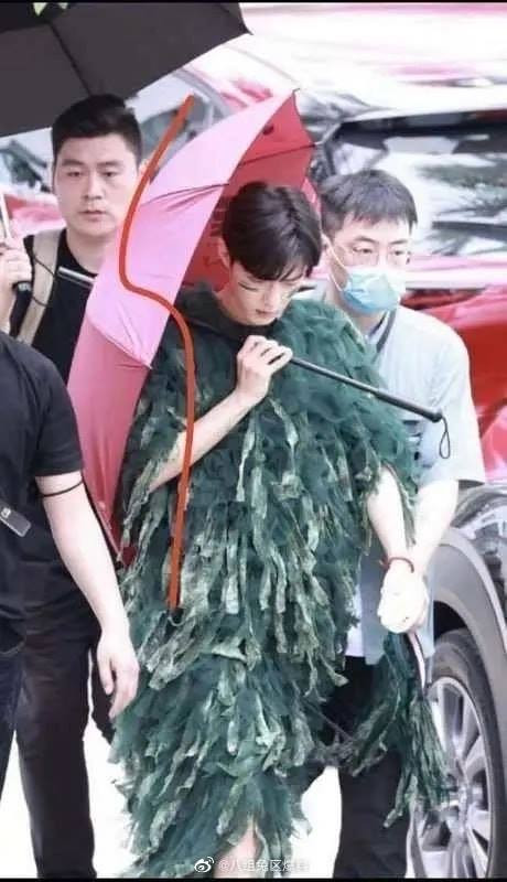 ... nhưng tập này không có phát sóng hoặc cắt hết hình ảnh của anh chàng