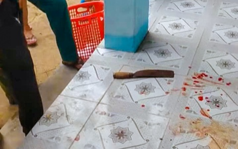 Nữ giáo viên bất ngờ dùng dao tấn công đồng nghiệp trong trường học Ảnh 2